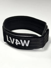 Cargar imagen en el visor de la galería, CINTURÓN LIVE4WOD CON PARCHE ESCARCHADO PLATEADO