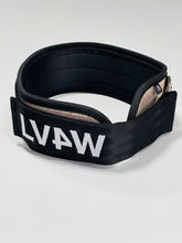 Cargar imagen en el visor de la galería, CINTURÓN LIVE4WOD CON PARCHE ESCARCHADO DORADO