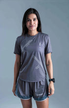 Cargar imagen en el visor de la galería, CAMISETA WOMEN REFLEX IRON