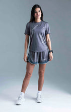 Cargar imagen en el visor de la galería, CAMISETA WOMEN REFLEX IRON