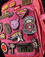 Cargar imagen en el visor de la galería, LEADER BAG 30 LTS BLACK ROSADO (PARCHES NO INCLUIDOS)