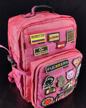 Cargar imagen en el visor de la galería, LEADER BAG 30 LTS BLACK ROSADO (PARCHES NO INCLUIDOS)