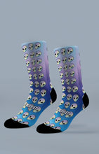 Cargar imagen en el visor de la galería, Medias Deportivas Con Compresión Alien Nation