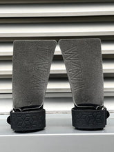 Cargar imagen en el visor de la galería, Grips (Calleras) URSUS Sin Hueco LIVE4WOD VERDE (No necesitan magnesio)
