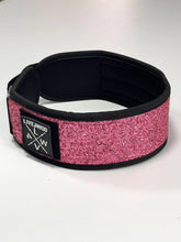 Cargar imagen en el visor de la galería, CINTURÓN LIVE4WOD CON PARCHE ESCARCHADO ROSADO
