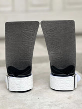Cargar imagen en el visor de la galería, Grips (Calleras) URSUS Sin Hueco LIVE4WOD Negro/Blanco (No necesitan magnesio)
