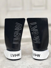 Cargar imagen en el visor de la galería, Grips (Calleras) URSUS Sin Hueco LIVE4WOD Negro/Blanco (No necesitan magnesio)
