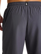 Cargar imagen en el visor de la galería, Pantaloneta Reebok Glider Running 7"  Hombre | Stretch | Regular Fit |  Gris
