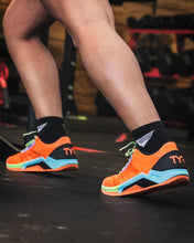 Cargar imagen en el visor de la galería, TYR CXT-3 Trainer Damas Coral Multi
