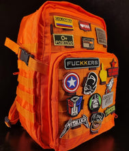 Cargar imagen en el visor de la galería, LEADER BAG 30 LTS BLACK NARANJA (PARCHES NO INCLUIDOS)
