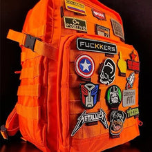 Cargar imagen en el visor de la galería, LEADER BAG 30 LTS BLACK NARANJA (PARCHES NO INCLUIDOS)
