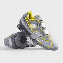 Cargar imagen en el visor de la galería, NIKE ROMALEOS 4 – Wolf Grey/Lightening Dama **⚠️ ** NO APLICA CAMBIO POR TALLA
