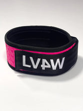 Cargar imagen en el visor de la galería, CINTURÓN CON PARCHE - FUCSIA 3D
