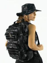 Cargar imagen en el visor de la galería, Morral Tactico NO RULES 40 LITROS Camuflado Oscuro
