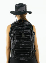Cargar imagen en el visor de la galería, Morral Tactico NO RULES 40 LITROS Camuflado Oscuro
