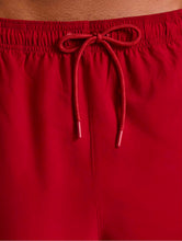Cargar imagen en el visor de la galería, Pantaloneta Reebok Glider Running 7"  Hombre | Stretch | Regular Fit |  Rojo (Retro Red)
