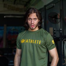 Cargar imagen en el visor de la galería, Camiseta Athlete Verde Militar / Amarillo (Dry Fit)
